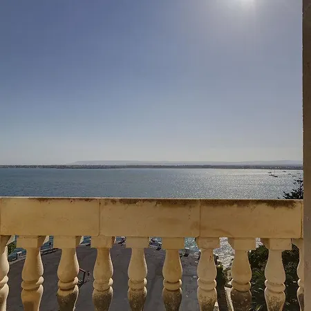Grand Des Etrangers Hotel 5*