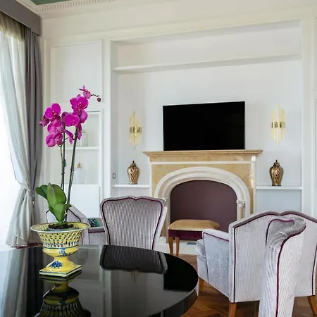 Grand Des Etrangers Hotel