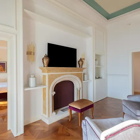Grand Des Etrangers- The Leading Of The World Hotell
