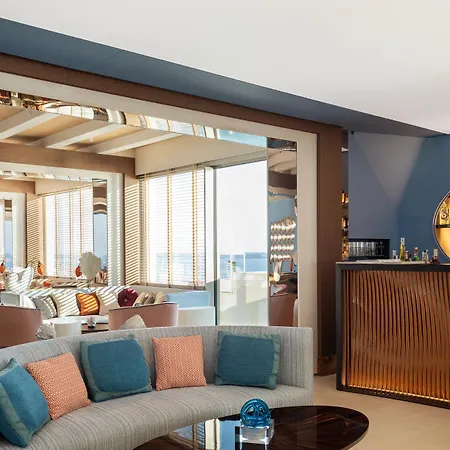 Grand Des Etrangers- The Leading Of The World Syracuse