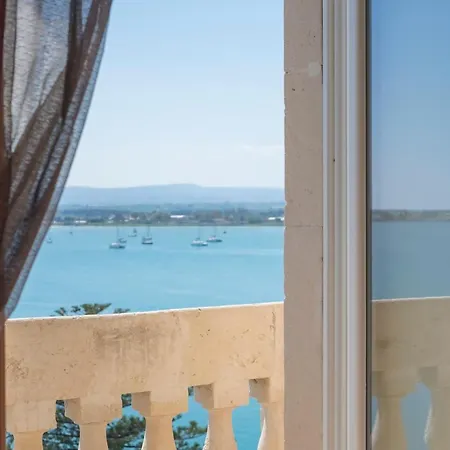 Hotel Grand Des Etrangers 5*