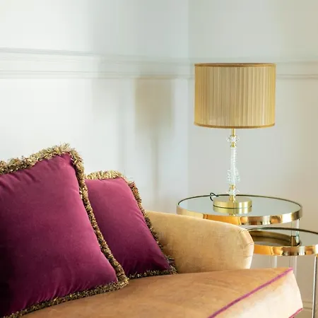 Hotel Grand Des Etrangers 5*